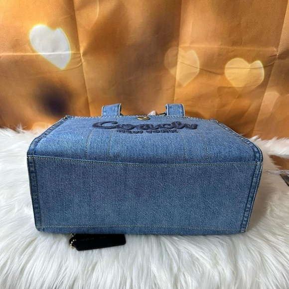COACh Denim Cargo Tote Bag Color Indigo Denim - Picture 5 of 6
